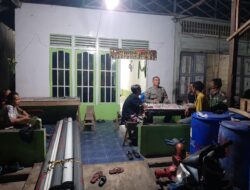 Kebersamaan Polisi dan Warga Warnai Patroli Malam di Mandor
