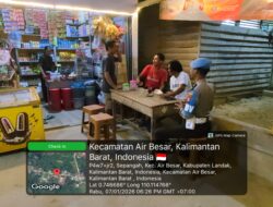 Duduk Bersama Warga di Malam Hari, Cara Polisi Jaga Keamanan Lingkungan