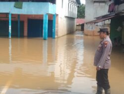 Polsek Kuala Behe Laksanakan Patroli Dampak Banjir, Himbaukan Warga Untuk Selalu Waspada