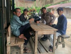 Jalin Keakraban dengan Warga, Personel Polsek Mempawah Hulu Sampaikan Pesan Kamtibmas