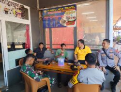 Personel Polsek Kendawangan Gelar Jum’at Curhat, Nongkrong Bersama Warga Pererat Silaturahmi
