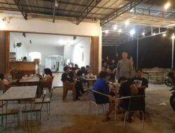 Polisi Lakukan Patroli Dialogis, Warga Nongkrong Diberi Edukasi Kamtibmas