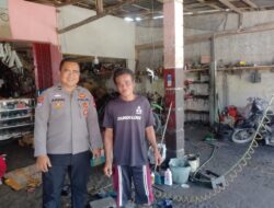 Kanit Binmas Polsek Kuala Behe Patroli Rutin dan Beri Imbauan Kamtibmas Kepada Warga