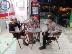 Polisi Menyapa Warga di Malam Hari, Patroli Humanis Jaga Kamtibmas Tetap Kondusif