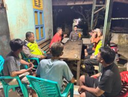 Kapolsek Sandai Laksanakan Sambang Tokoh Adat Dayak di Desa Sandai