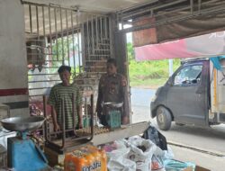 Polisi Sapa Warga dengan Ramah Saat Patroli Siang, Ajak Bersama Cegah Kejahatan