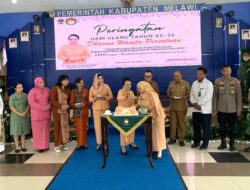 Peringati HUT ke-26, DWP Melawi Gelar Perlombaan Pidato Bahasa Inggris dan Berbagi Paket Natal