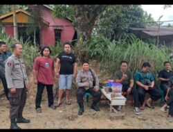 Personil Polsek Ngabang Laksanakan Sambang Dialogis Kepada Masyarakat Yang Sedang Melaksanakan Aktivitas Untuk Berikan Pesan Kamtibmas