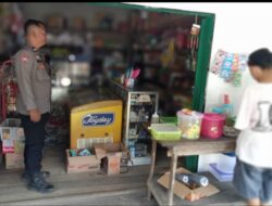 Patroli Siang Humanis, Polisi Sapa Pemilik Warung Serta Berikan himbauan nya