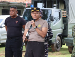 Program Gerakan ASRI” Polres Ketapang Bersama Forkopimda Dan Pelajar Laksanakan Kerja Bakti Kebersihan Di Pantai Pecal