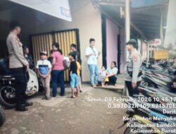 Patroli Siang Hari Samapta Polsek Menyuke Berikan Imbauan Kamtibmas Kepada Warga