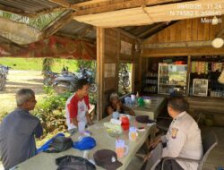 Hangatnya Kebersamaan Polisi dan Warga di Tengah Aktivitas Sehari-hari”