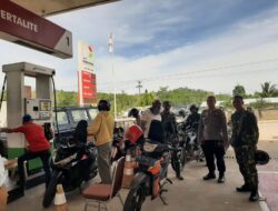 Polisi Pantau SPBU Saat Patroli Siang, Pastikan Keamanan dan Ketertiban Antrian BBM