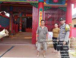 Patroli Dialogis Polsek Ngabang Menyambangi Rumah Ibadah Klenteng Kam Tian Thai Ti Untuk Memastikan Situasi kondusif