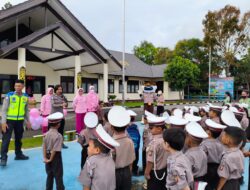 Polres Sekadau Dekatkan Polisi dengan Anak-anak Lewat Wisata Edukasi