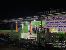 Personel Polsek Mempawah Hulu Amankan Ibadah Salat Tarawih di Masjid Nurul Bustanul Jannah Karangan