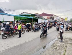 Jelang Waktu Berbuka, Polisi Atur Arus Lalu Lintas di Sekitar Pasar Juadah