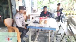 Kebersamaan Polisi dan Warga, Asyik Ngobrol Sambil Sampaikan Pesan Kamtibmas