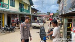 Wujud Kepedulian Polisi, Patroli Siang Beri Edukasi Keselamatan ke Penjual Bensin