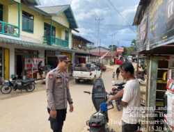 Wujud Kepedulian Polisi, Patroli Siang Beri Edukasi Keselamatan ke Penjual Bensin