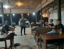 Polsek Mandor Laksanakan Patroli Malam Humanis, Wujudkan Kamtibmas Kondusif