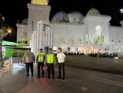 Polres Ketapang Laksanakan Pengamanan Arus Lalu Lintas dalam Rangka Pengamanan Sholat Tarawih di Masjid Kecamatan Delta Pawan