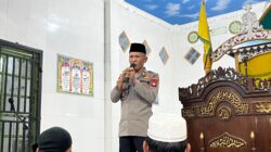 Tarawih Keliling di Masjid Jami’ At-Taqwa, Polres Sekadau Ajak Warga Jaga Kamtibmas Selama Ramadan