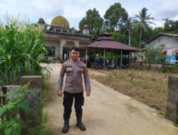 Personel Subsektor Sompak Amankan Ibadah Sholat Jumat di Masjid Al Hidayah