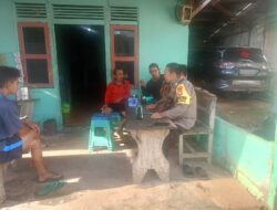 Senyum Humanis Bhabinkamtibmas Warnai Silaturahmi di Rumah Warga