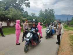 Menebar Berkah Ramadhan, Polsek Air Besar dan Bhayangkari Bagikan Takjil ke Warga