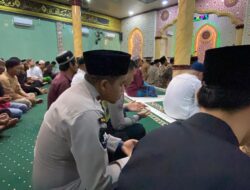 Shalat Tarawih Keliling, Polres Sekadau Dekatkan Diri dengan Warga di Masjid Baiturrahman