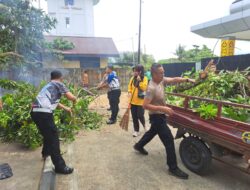Wujud Nyata Pengabdian Ditengah Masyarakat, Polres Ketapang Gelar Bhakti Religi Bersihkan Masjid Dan Fasilitas Umum