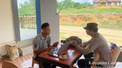 Polisi Sapa Warga Saat Patroli Siang, Bangun Keakraban dan Rasa Aman