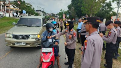 Penuh Berkah di Bulan Suci Ramadhan, Polres Landak Tebar Kebaikan Lewat Pembagian Takjil