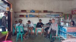 Pendekatan Humanis di Tengah Terik Siang, Polisi Rangkul Warga Saat Patroli