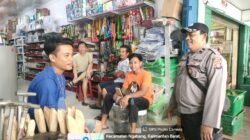 Menyambangi Tempat Usaha dan UMKM Personil Polsek Ngabang Memastikan Situasi Diwilayahnya Dalam Keadaan kondusif