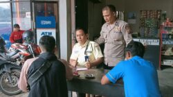 Humanis dan Dekat, Polisi Sengah Temila Berdialog dengan Warga Saat Patroli