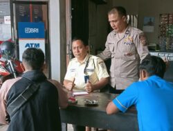 Humanis dan Dekat, Polisi Sengah Temila Berdialog dengan Warga Saat Patroli