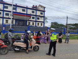 200 Takjil Dibagikan Siswa TK dan Mahasiswa di Sekadau, Polisi Atur Lalu Lintas