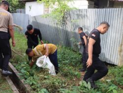 Sukseskan Program Asri, Kapolres Ketapang Pimpin Bersih Bersih Taman Kota Tanjungpura