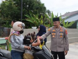 Bersama Media Medik TV, Kapolres Ketapang Bagikan 3000 Paket Takjil Gratis Kepada Warga Masyarakat
