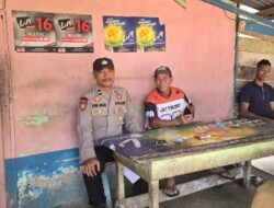 Suasana Akrab! Personel Polsek Mandor Menyapa Warga Saat Patroli Siang