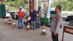 Jelang Idul Fitri, Polisi Patroli Siang Pantau SPBU dan Berikan Himbauan kepada Warga