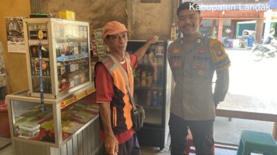 Personel Polsek Mempawah Hulu Sambangi Tukang Parkir dan Pedagang, Sampaikan Pesan Kamtibmas