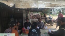 Ngobrol Santai Saat Patroli, Polisi Ajak Warga Waspada Tindak Kejahatan