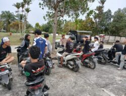Patroli Siang Polisi Sapa Pemuda Nongkrong di Motor, Pesan Tegas: Jangan Ikutan Balap Liar!