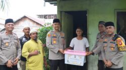 Kapolres Ketapang Bersama Jajaran Salurkan Bantuan Sosial Sembako bagi Lansia di Kelurahan Tengah