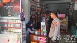 Personel Polsek Mempawah Hulu Pantau Situasi Kamtibmas di Pasar Karangan