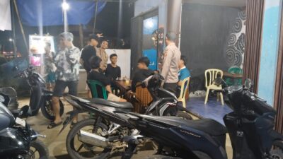 Awalnya Kaget, Pemuda Nongkrong Justru Dapat Himbauan Humanis dari Polisi