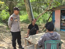 Di Bawah Terik Matahari, Polisi Patroli Sambangi Warga di Titik Rawan Pencurian